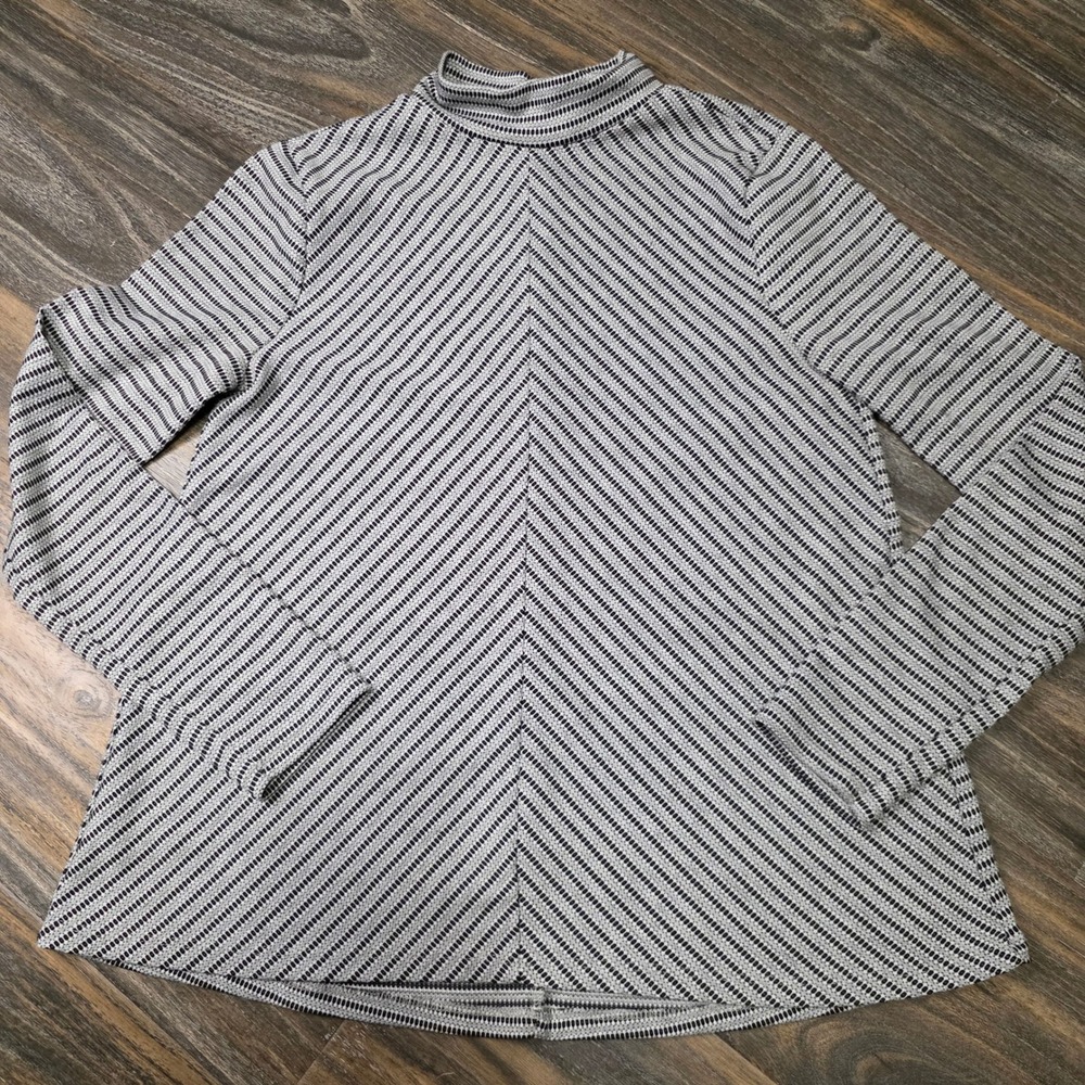ZARA Trafaluc Mock Neck Chevron Print Long Sleeve Top Black White S